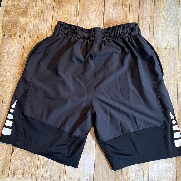 Nike Men's shorts Large - Picture 5 of 10